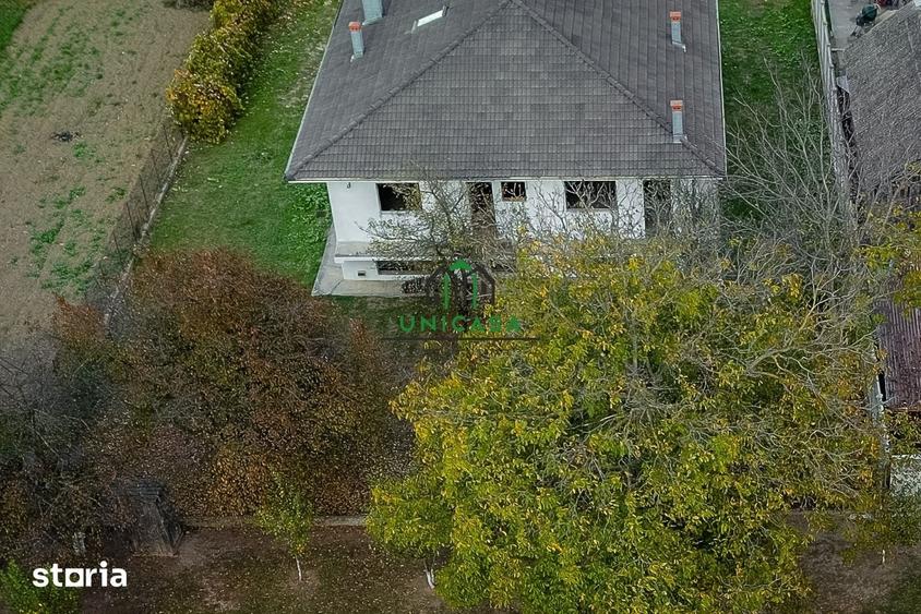 Casă cu 5 camere cu Teren 1000 Mp în Central