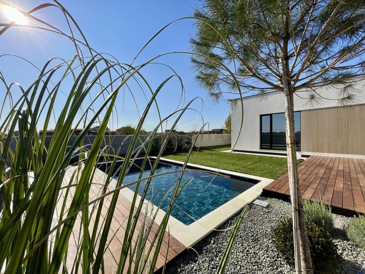 Casă individuală cu 4 camere cu Piscina în Central