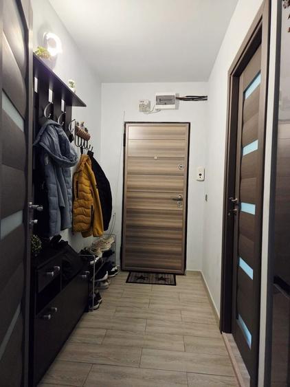 Apartament cu 3 camere decomandat, mobilat în Dâmbovița