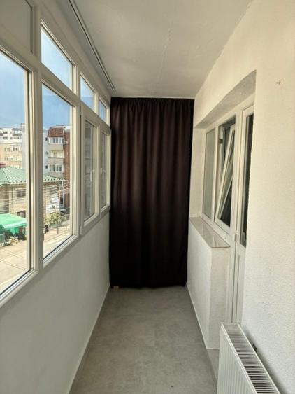 Apartament cu 3 camere decomandat, mobilat în Central