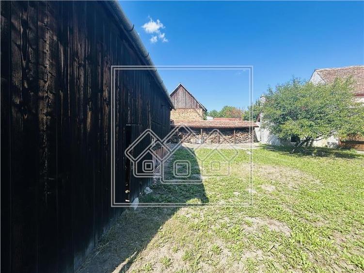 Casă individuală cu 4 camere cu Teren 1800 Mp în Roșia