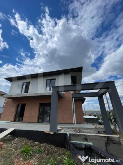 Casă cu 4 camere cu Teren 571 Mp în Dezmir