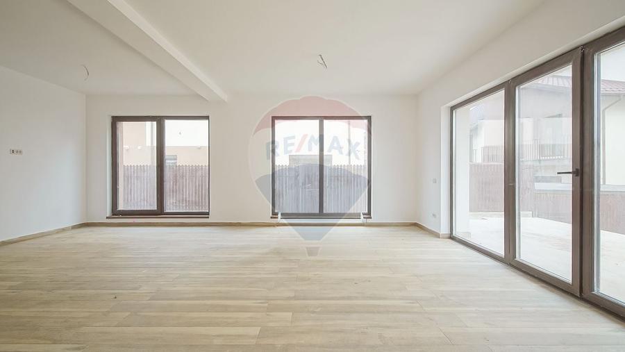 Duplex cu 4 camere cu Teren 250 Mp în Sud-Est