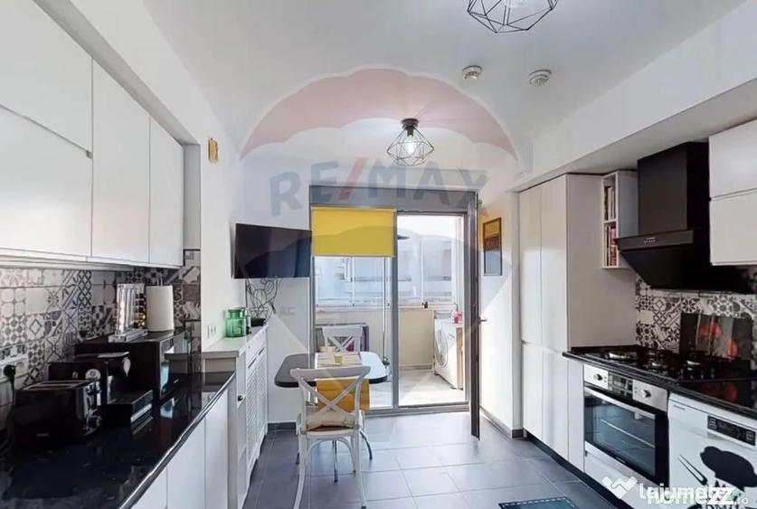 Apartament cu 3 camere semidecomandat în Sisești