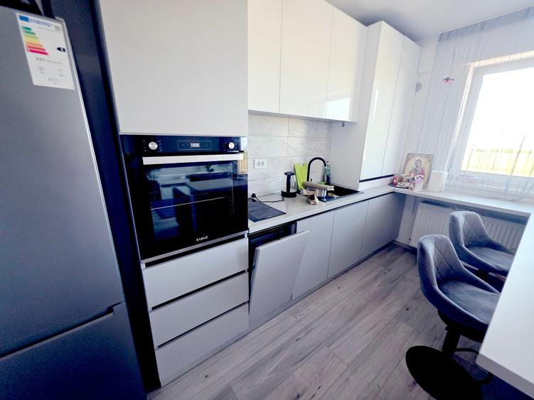 Apartament cu 2 camere decomandat în Tractorul