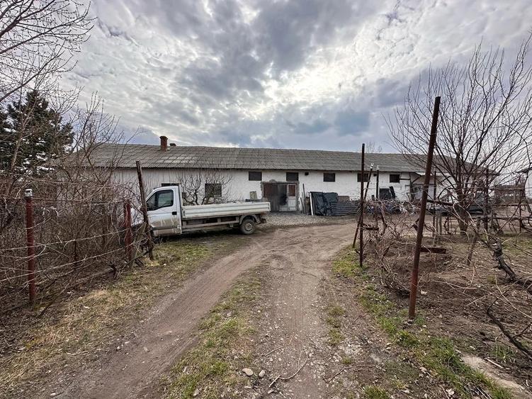 Spațiu comercial, de 1,800 mp, în Central