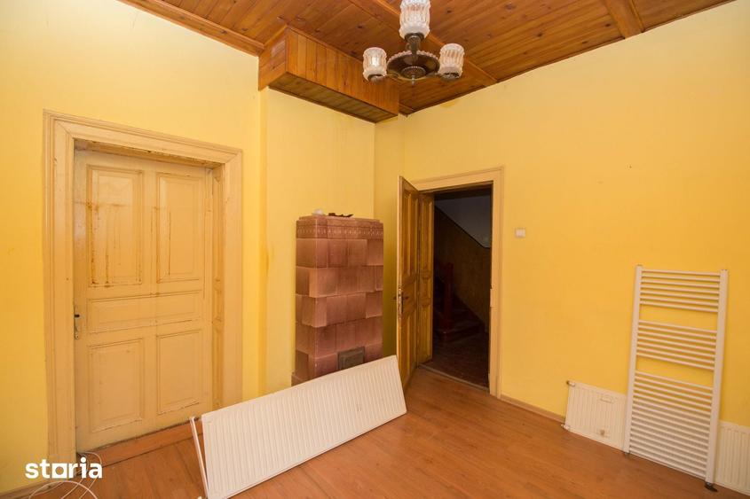Casă cu 6 camere cu Teren 200 Mp în Central