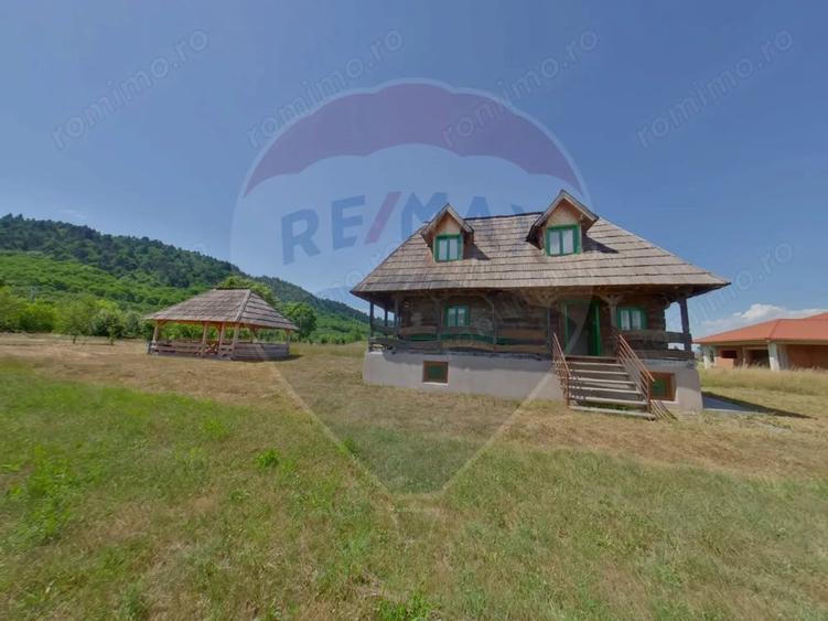 Casă cu 3 camere cu Teren 1260 Mp în Sarasău