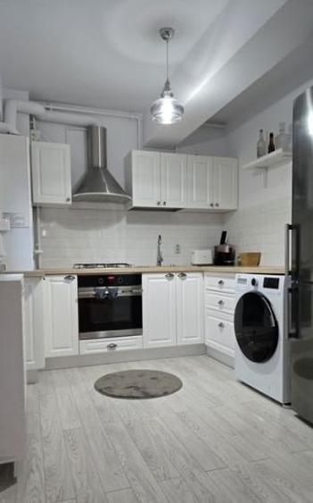 Apartament cu 2 camere semidecomandat, mobilat în Băneasa