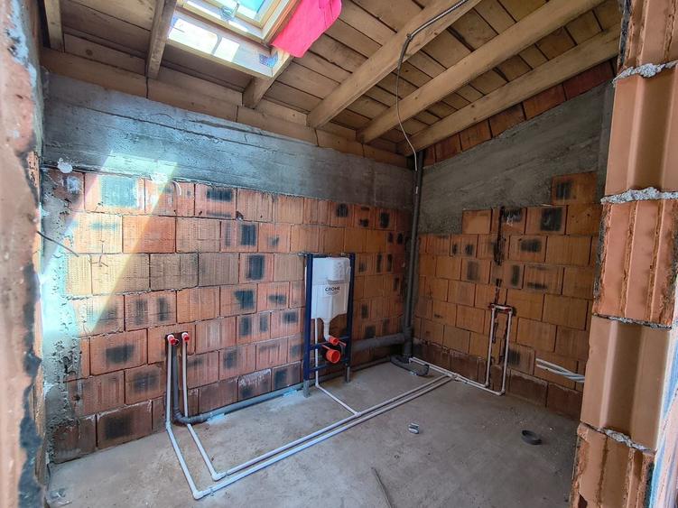 Duplex cu 4 camere cu Canalizare în Central