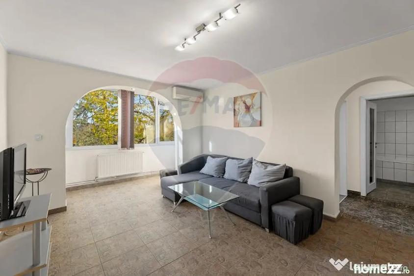 Apartament cu 3 camere semidecomandat în Podgoria
