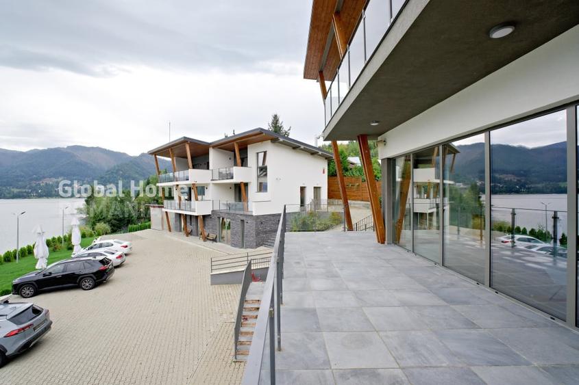 Casă individuală cu 10 camere cu Piscina în Colibița