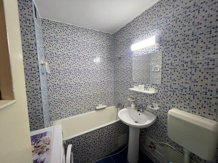 Apartament cu 2 camere semidecomandat în Olteniței