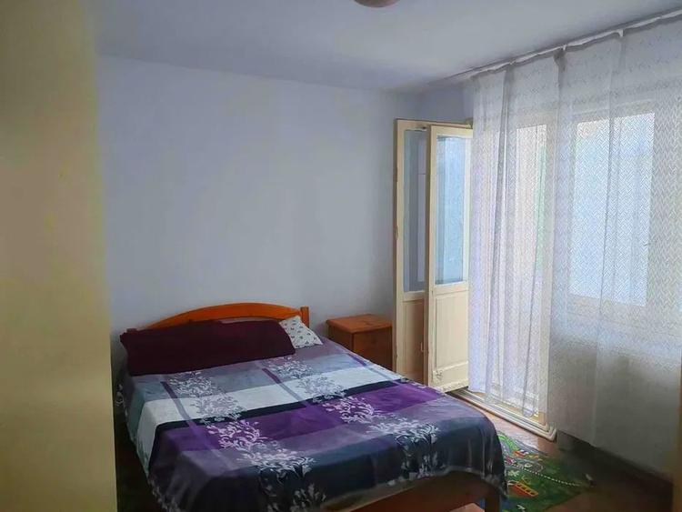 Apartament cu 2 camere semidecomandat, mobilat în Podu Roș