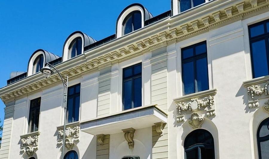 Casă cu 13 camere cu Garaj în Universitate