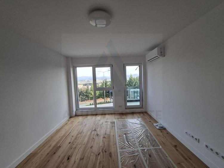 Apartament cu 3 camere decomandat în Cristian