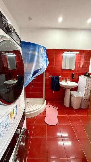 Casă individuală cu 6 camere cu Canalizare în Dâmbovița