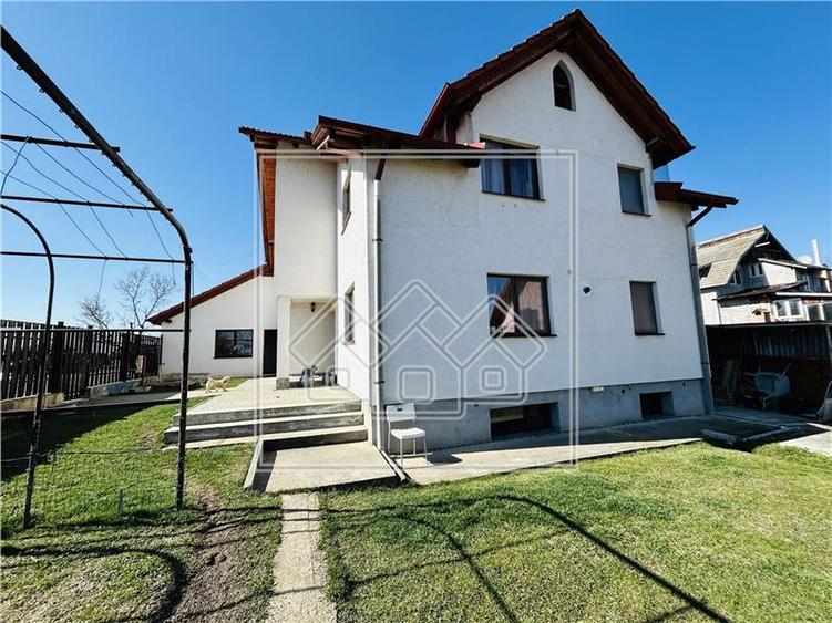 Casă individuală cu 5 camere cu Canalizare în Turnișor