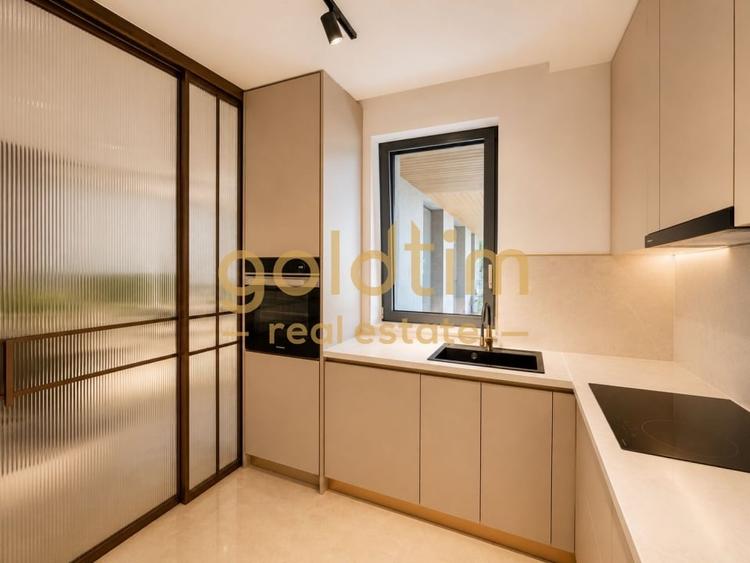 Apartament cu 4 camere decomandat, mobilat în Iancu Nicolae