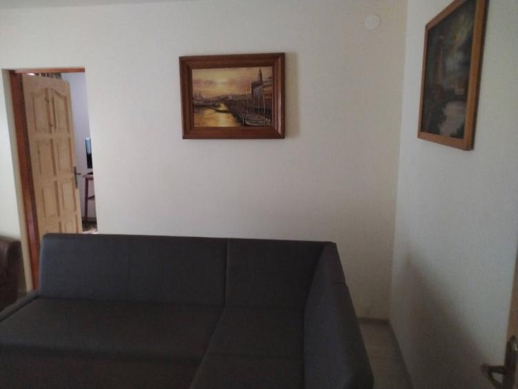 Apartament cu 3 camere semidecomandat în Alexandru cel Bun