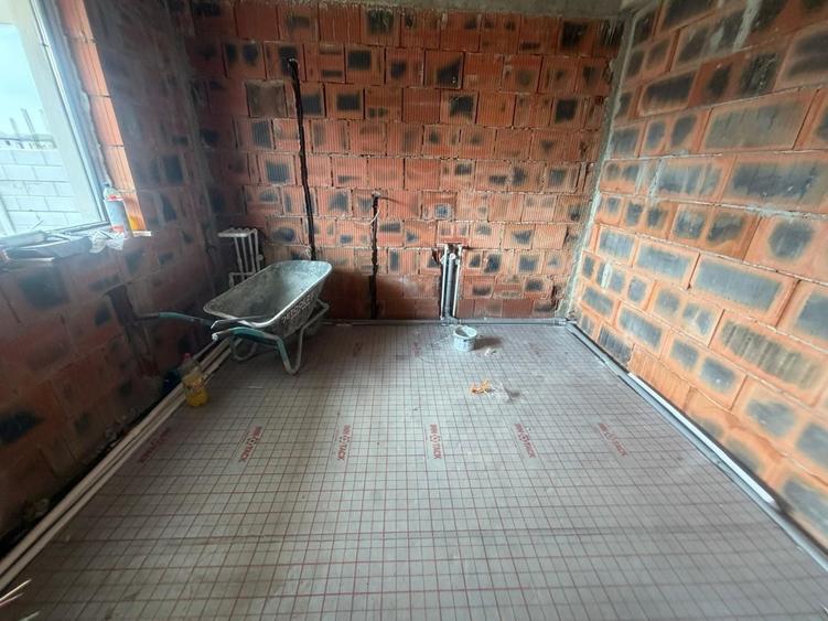 Casă individuală cu 4 camere cu Canalizare în Central