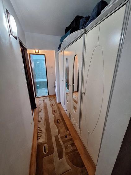 Apartament cu 3 camere decomandat în Ostroveni
