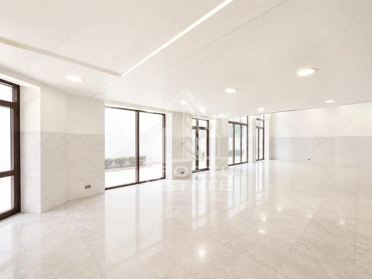 Spațiu comercial, de 466 mp, în Neptun