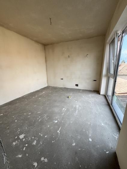 Duplex cu 4 camere cu Canalizare în Andrei Mureșanu