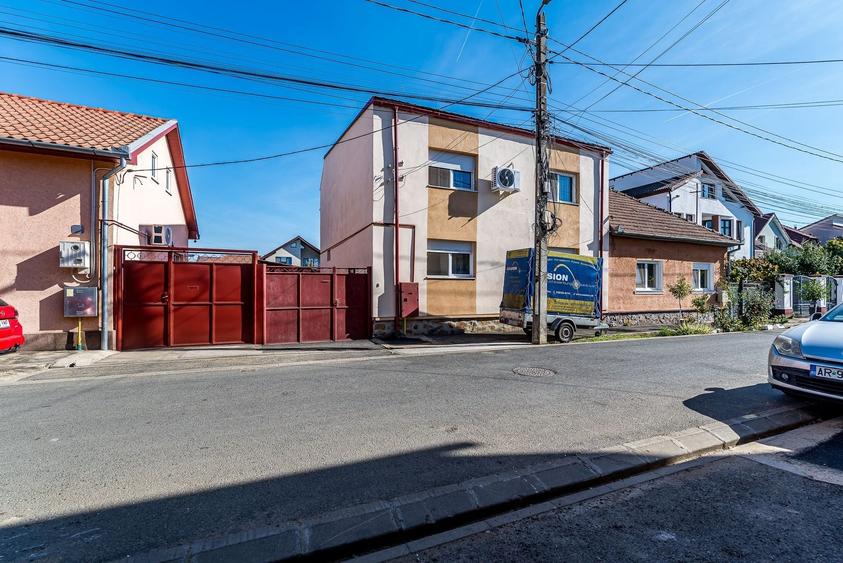 Casă individuală cu 5 camere cu Canalizare în Micălaca