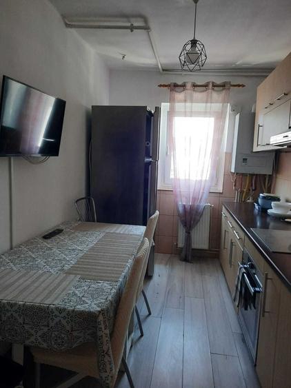 PROPIETAR,Inchiriez apartament 3 camere decomandate ,str.Scoala de Inot,Parc Subarini , pret 500 euro - 3
