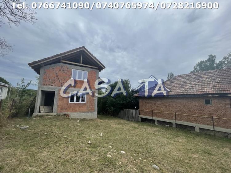 Casă individuală cu 3 camere cu Canalizare în Central