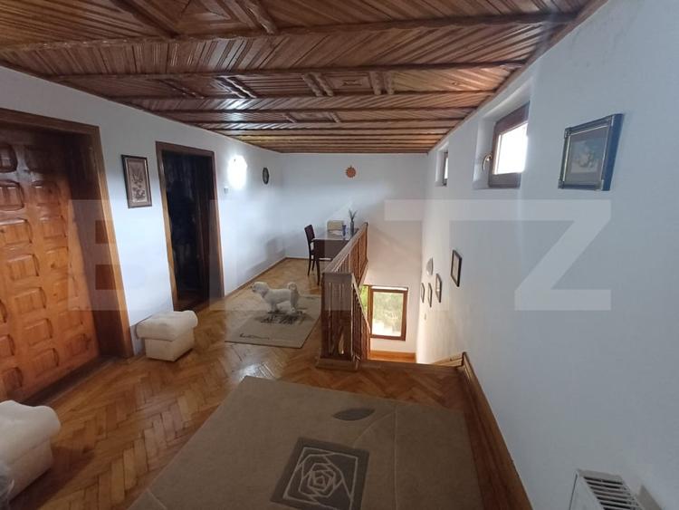 Casă individuală cu 6 camere cu Teren 2420 Mp în Exterior Vest