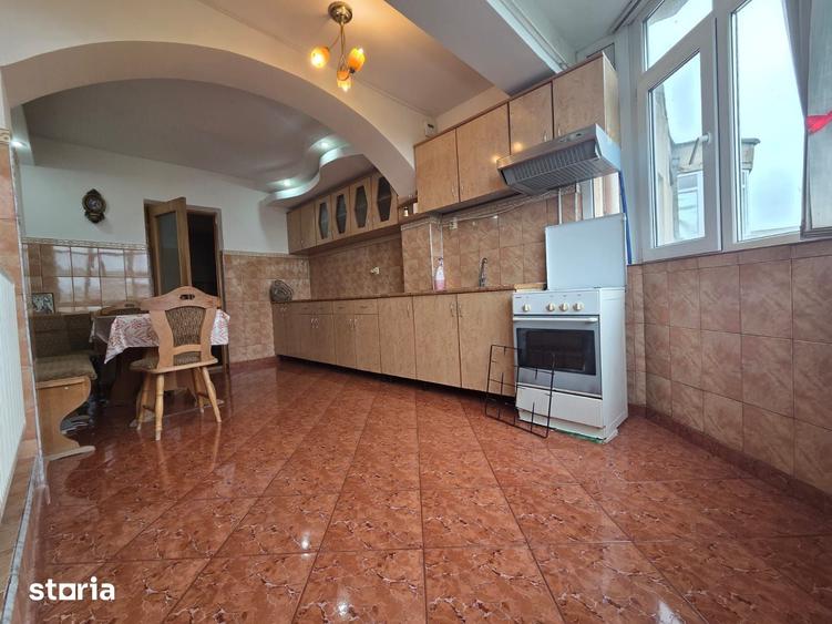 DE INCHIRIAT Apartament 2 camere : Moisil, Spital, Scoala 10 - 4