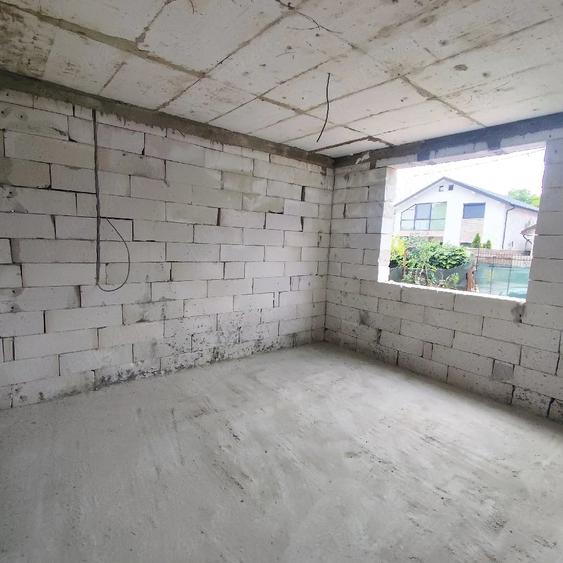 Casă cu Teren 200 Mp în Central