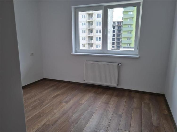 Apartament cu 2 camere decomandat în Tractorul