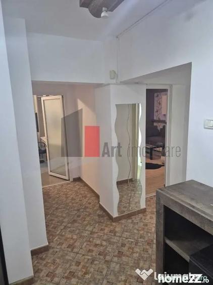 Apartament cu 3 camere decomandat în Crângași