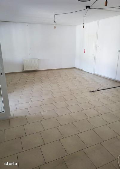 Spațiu comercial, de 75 mp, în Bucium