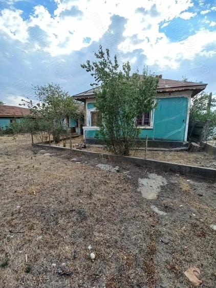 Casă cu 5 camere în Izvoarele