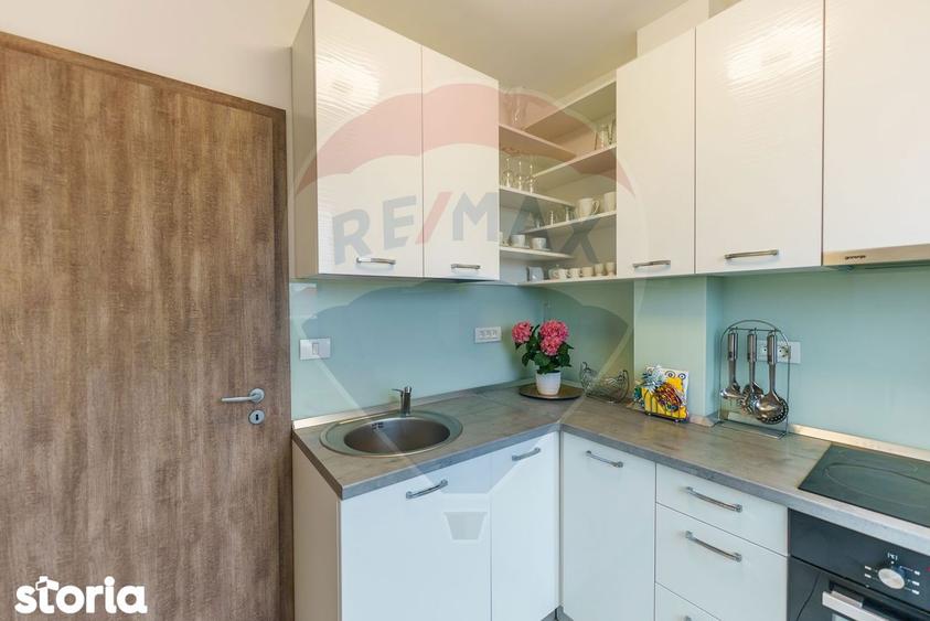 Apartament cu 2 camere semidecomandat, mobilat în Central