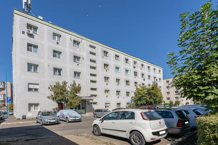 Apartament cu 2 camere semidecomandat, mobilat în Bartolomeu