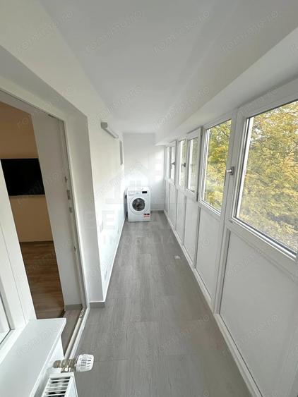 Apartament cu 4 camere decomandat în Central