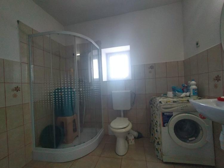Casă individuală cu 2 camere cu Teren 2980 Mp în Panticeu