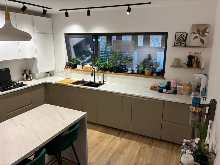 Duplex cu 5 camere cu Canalizare în Sânpetru