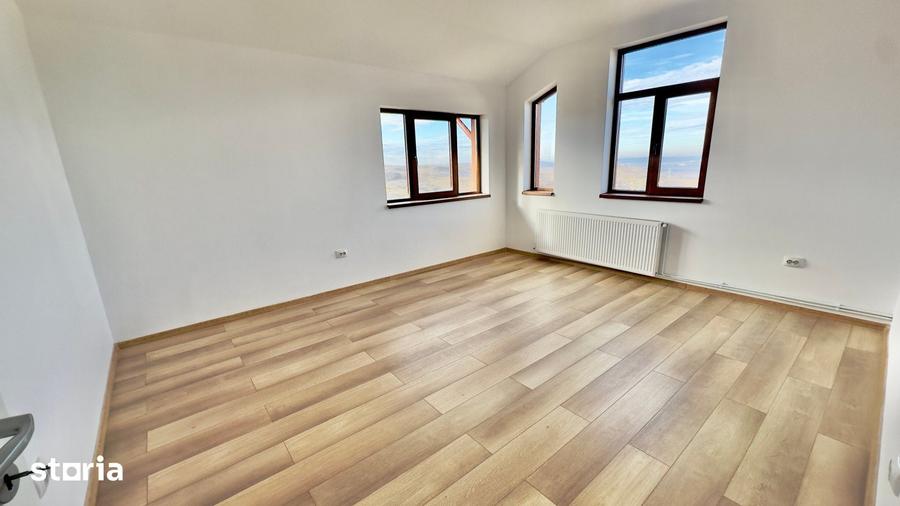 Casă cu 5 camere cu Teren 760 Mp în Miroslava