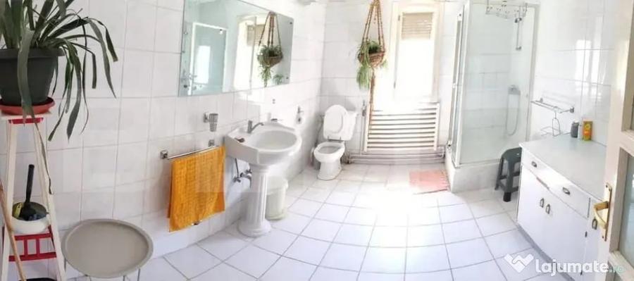 Casă cu 7 camere cu Teren 330 Mp în Burdea