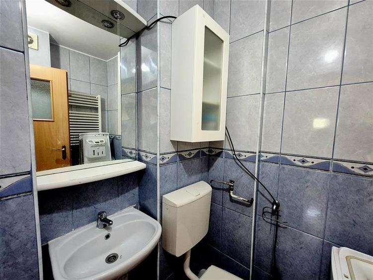 Apartament cu 3 camere decomandat în Nicolina