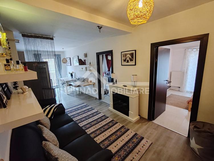 Apartament cu 3 camere semidecomandat, mobilat în Florești