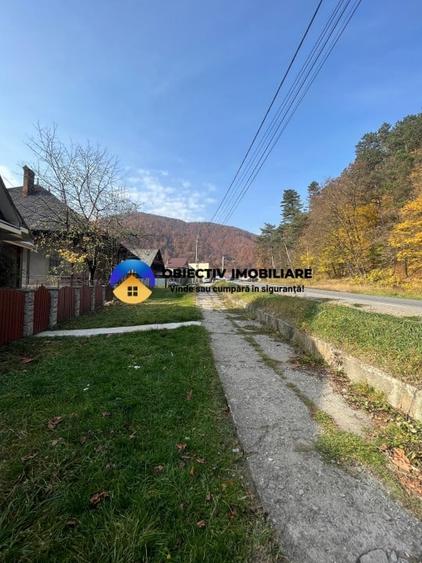 Casă cu 6 camere cu Teren 878 Mp în Tarcău