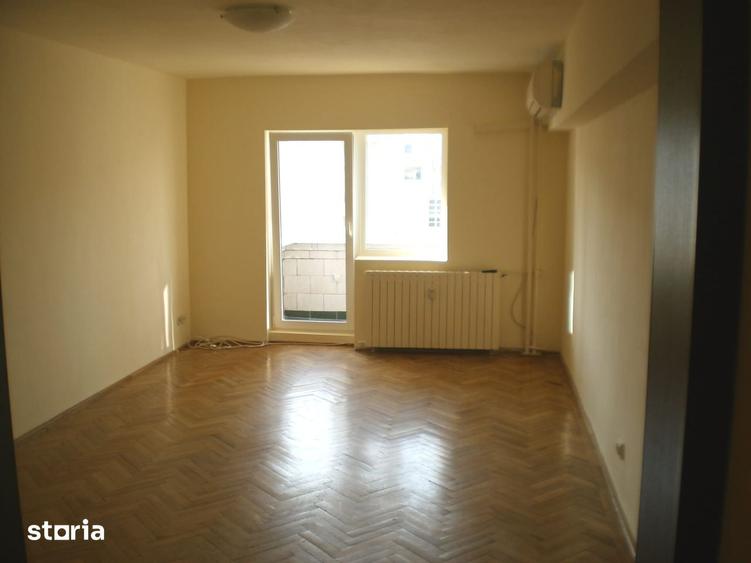 Apartament cu 3 camere decomandat în Decebal