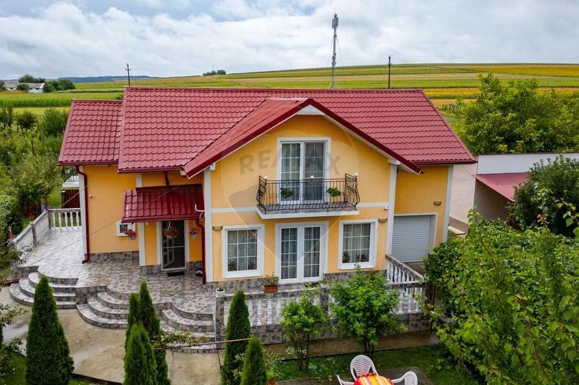 Casă individuală cu 6 camere cu Teren 4023 Mp în Ungureni
